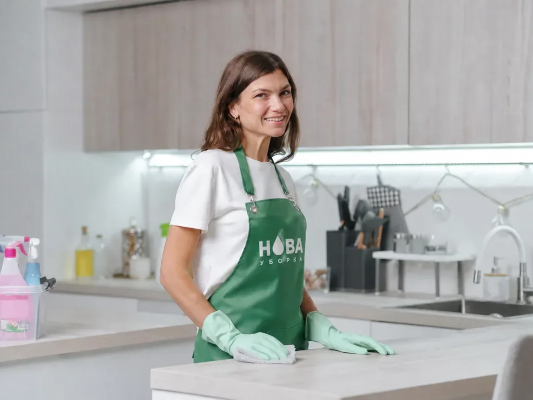 Срочная уборка квартиры в Орле — клинер НОВА за работой